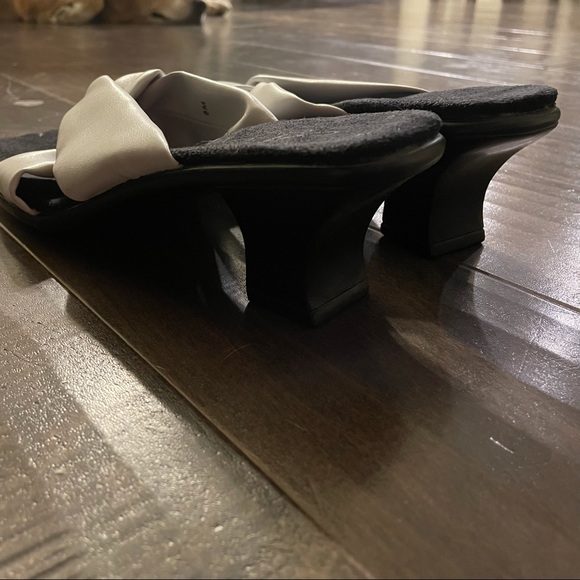 Annie white sandal size 8 - Picture 4 of 4